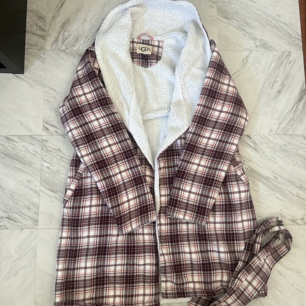 Women’s UGG Robe Size L